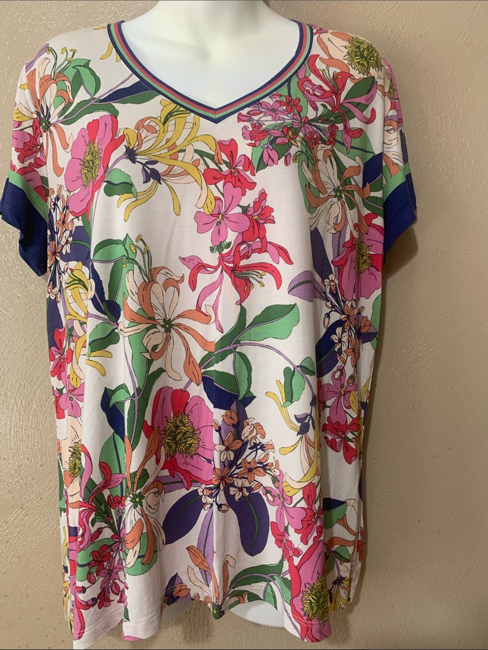 Johnny Was size L Floral V-Neck Short Sleeve Tunic - Pink Green Blue